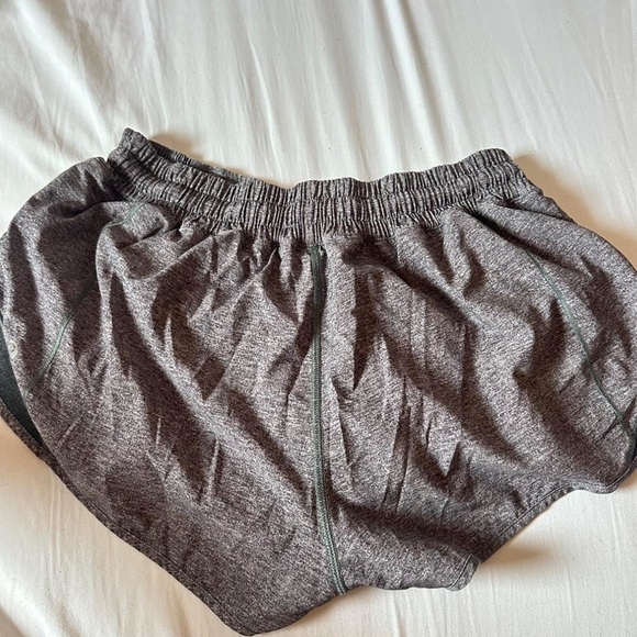 lululemon hotty hot shorts grey 2.5 - Picture 2 of 2